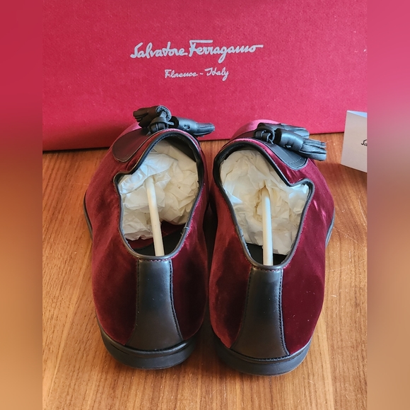 $685 New Salvatore Ferragamo Men Finnegan Red Velvet Tassel Loafers 10.5 main image 10